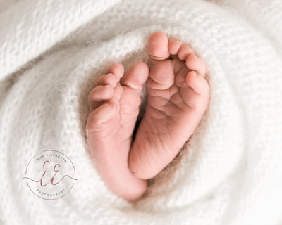 Newborn baby feet, wrapped in a knitted blanket. Newborn photography in St Neots, Huntingdon, Cambridgeshire